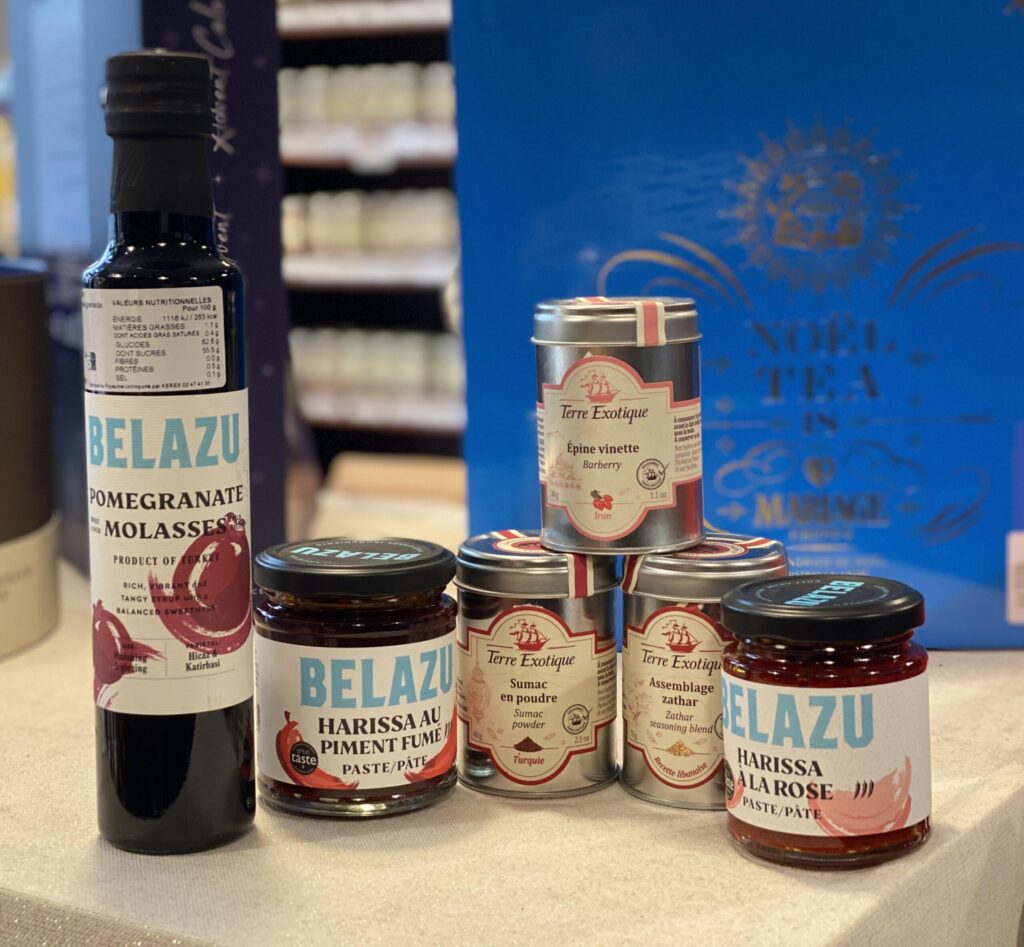 Les ingrédients indispensables pour les recettes Ottolenghi : Harissa à la rose et au piment Fumé, Mélasse de Grenade de la maison Belazu et Sumac, Zathar, Baies d'épine-Vinette et Cardamome moulue De Terre Exotique