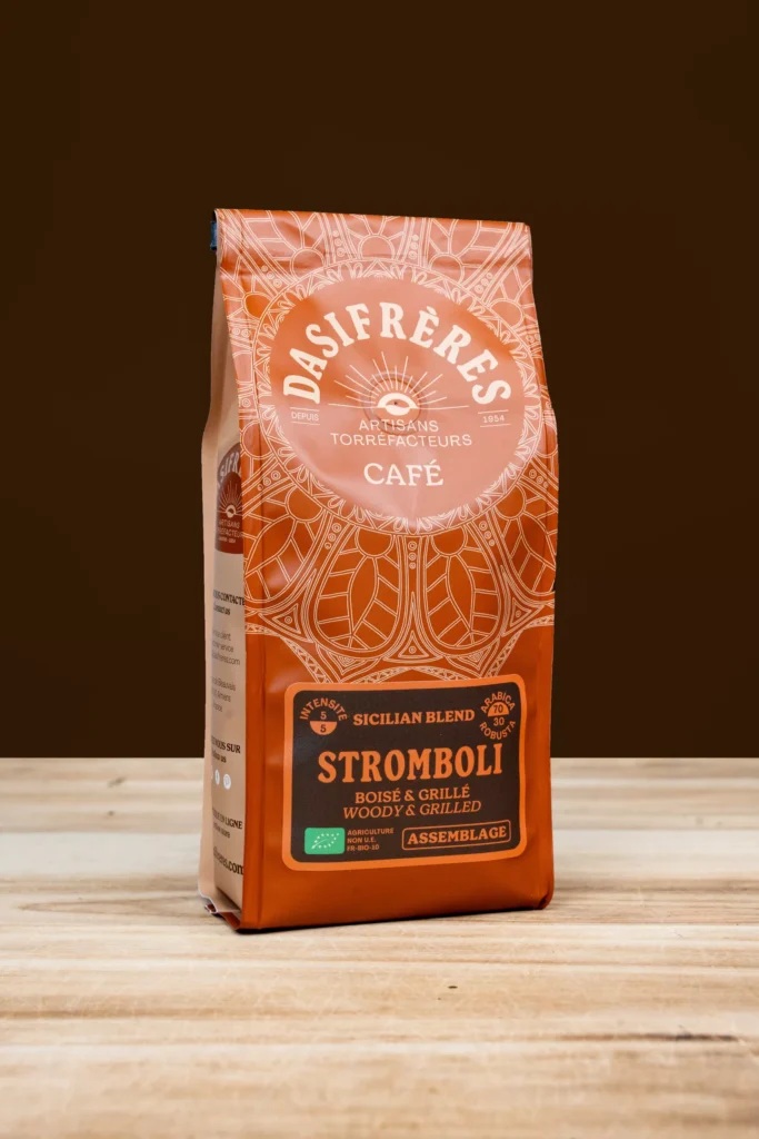 Café Stromboli bio Dasi Frères, mélange 70 % Arabica et 30 % Robusta corsé, en sachet de 250 grs
