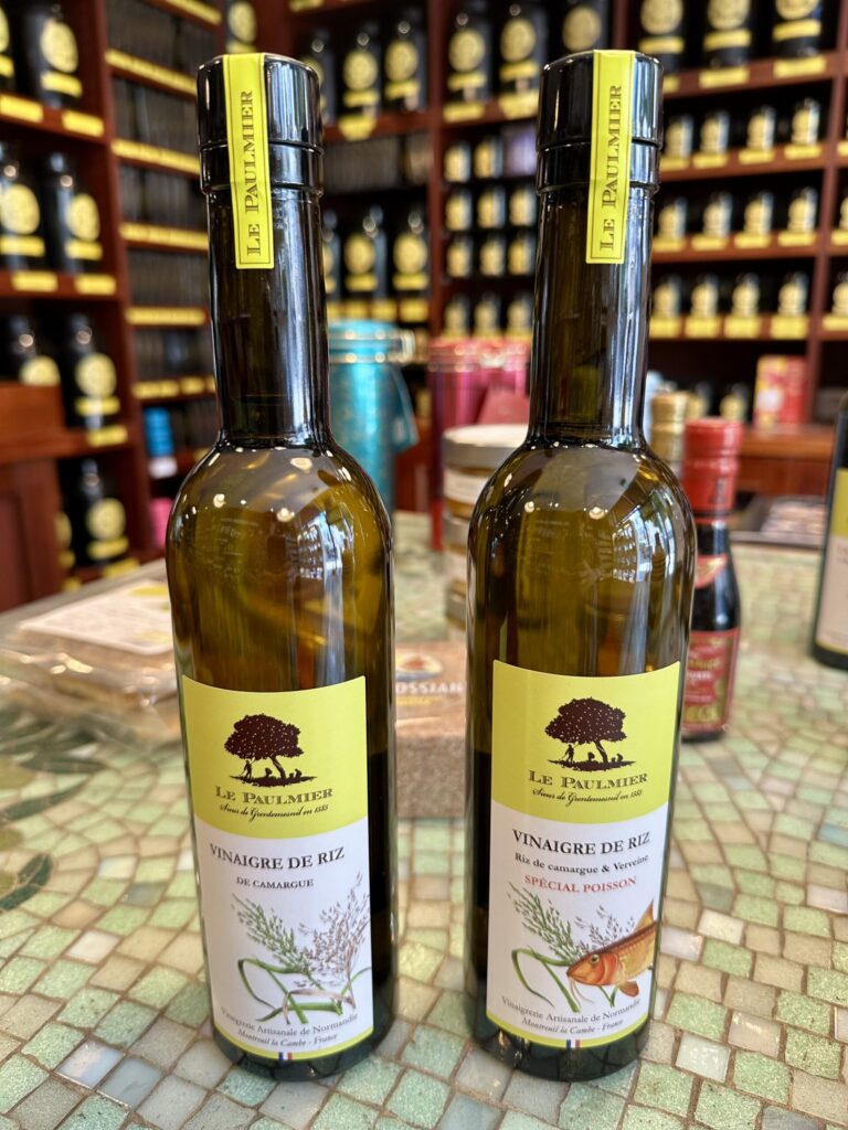 Vinaigre de riz blanc de la Maison Le Paulmier obtenu par double fermentation de riz camarguais, parfait pour une cuisine d'inspiration japonaise